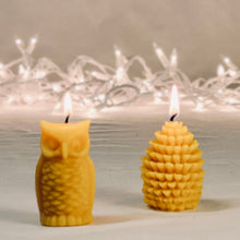 Load image into Gallery viewer, Pinecone Beeswax Candle