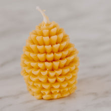Load image into Gallery viewer, Pinecone Beeswax Candle