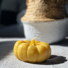 Load image into Gallery viewer, Pumpkin Beeswax Candle