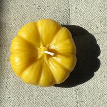 Load image into Gallery viewer, Pumpkin Beeswax Candle