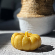 Load image into Gallery viewer, Pumpkin Beeswax Candle
